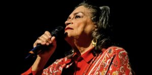 La cantante Soledad Bravo y su familia tienen COVID-19 y solicitan apoyo económico (Detalles) - AlbertoNews