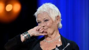 La exitosa actriz británica Judi Dench, al borde de la ceguera - AlbertoNews