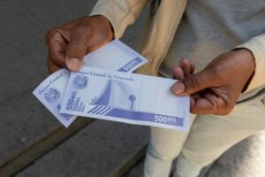 La hiperinflación en Venezuela: Comienza la circulación de los nuevos billetes de Maduro (Fotos) - AlbertoNews