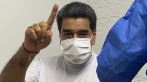 La pareja presidencial venezolana recibió este sábado primera dosis de la vacuna Rusa