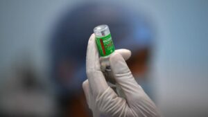 La vacuna de AstraZeneca es "segura y eficaz", concluyen los expertos de la Unión Europea