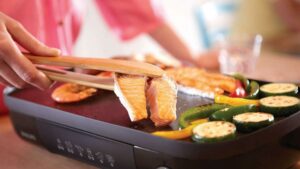 Las técnicas que debes aplicar (y las que debes abandonar) para cocinar de manera saludable