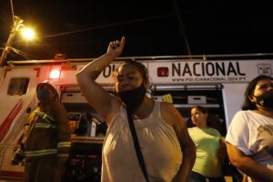 Manifestantes piden renuncia de Abdo Benítez frente a residencia presidencial - AlbertoNews