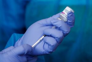 Médicos internos de la UDO exigen que se les incluya en la vacunación contra la covid-19 - AlbertoNews