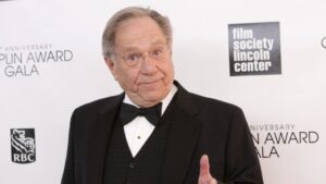 Muere la estrella de Hollywood George Segal a los 87 años - AlbertoNews
