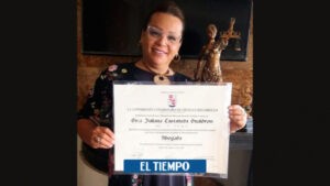 Mujer transgénero logró que en el diploma fuera abogada y no abogado - Santander - Colombia