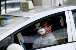 Nadie se salva de la tragedia económica: Líneas de taxis en peligro de extinción por falta de gasolina - AlbertoNews