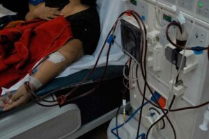 Pacientes renales de Venezuela solo reciben la mitad de sus tratamientos por la escasez de agua
