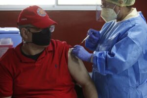 Panamá, con 352.082 casos de covid y 6.065 muertes, avanza con su vacunación #24Mar - AlbertoNews