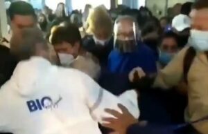 Pasajeros rompieron seguridad del aeropuerto de Maiquetía y se negaron a practicarse PCR con valor de $60 (VIDEO)