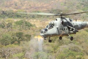 Pilotos de la Aviación del Ejército Bolivariano realizaron ejercicios con helicópteros de ataque Mi-35M2 |