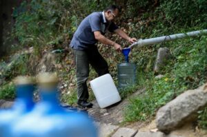 Precarias condiciones del servicio de agua agravan la crisis humanitaria en Venezuela