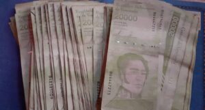 Protestan en San Félix por negativa del comercio y transporte a aceptar billetes de Bs. 20.000