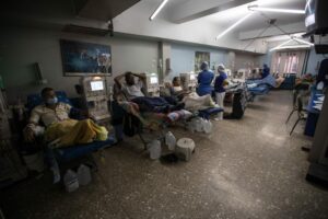 Régimen condena a los venezolanos al ruleteo: Enfermos van de un lado a otro buscando atención médica - AlbertoNews