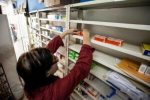 Régimen de Maduro planifica estrategias de ajuste de precios en sectores farmacia y alimentación - AlbertoNews