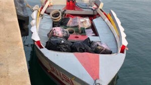 Rescatan a 17 venezolanos que naufragaron al intentar llegar a Curazao