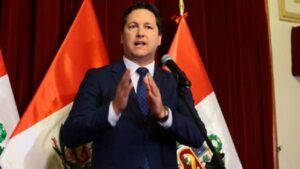 “Si Maduro no viene a recoger a sus compatriotas se los voy a mandar en barco”: El candidato a la presidencia de Perú que propone deportar a los migrantes venezolanos - AlbertoNews