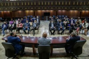 Tanto el chavismo como la oposición se están preparando para elecciones regionales