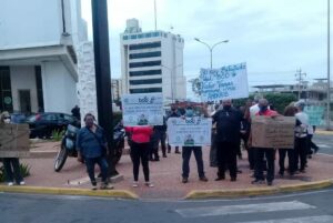 'Tenemos más de 20 años en espera': Usuarios de BOD protestaron por retención de ahorros en dólares - AlbertoNews