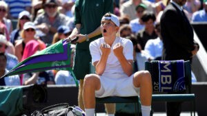 Tenista británico se desploma sobre la cancha durante su debut en el Abierto de Miami (Video) - AlbertoNews