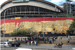 Trabajadores y estudiantes de la UCV protestan por mejoras salariales