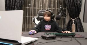 Un niño de ocho años se convierte en el jugador profesional de Fortnite más joven de la historia