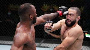 Una pelea estelar de la UFC termina decepcionando al público por un “piquete de ojo” que terminó con el encuentro