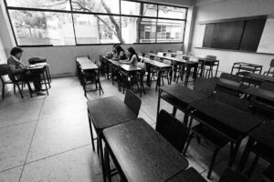 Universidades dolarizadas las convierte en un doble sacrificio para los estudiantes - AlbertoNews