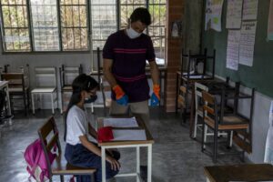 VOA: ¿Será segura y viable la reapertura de escuelas en Venezuela en abril?