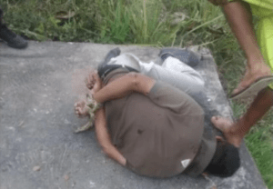 Vecinos enardecidos linchan a hombre por abusar de niño