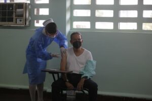 'Vendrán tiempos mejores', dijo el presidente de Panama tras ser vacunado contra la covid-19 #9Mar - AlbertoNews