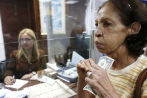 Venezolanos recurren a cooperativas para poder realizarse estudios médicos