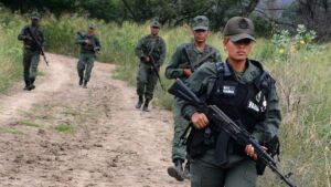 Venezuela informa que su Ejército abatió a 6 presuntos guerrilleros colombianos en su territorio