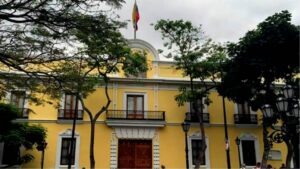 Cancillería de Maduro denuncia