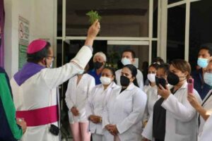 Viacrucis de la Montaña recorrió centros de salud en Mérida (Videos)
