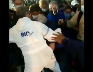 Viajeros protestaron y burlaron seguridad en Maiquetía
