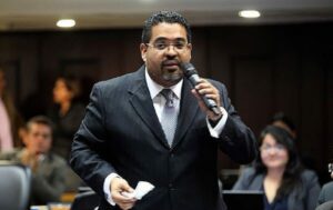 Winston Flores: "Las sanciones a 19 personeros del régimen atienden a acciones individuales y no contra el país" - AlbertoNews