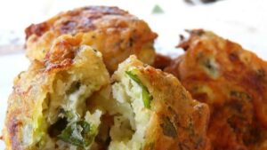 deliciosas croquetas griegas de calabacín