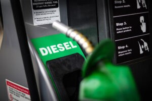 ¡DE INTERÉS! Alertan que el régimen estaría evaluando aumentar el precio del diésel “mucho más alto que el de la gasolina”