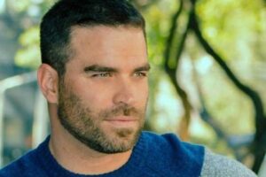 ¡ORGULLO! Este actor venezolano será el protagonista de la serie de Netflix “¿Quién mató a Sara?”