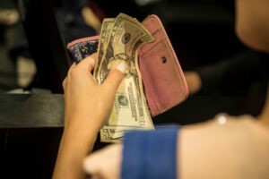 ¡SE LO DECIMOS! Sube el precio del dólar paralelo y así se cotiza para la jornada de este martes #30Mar