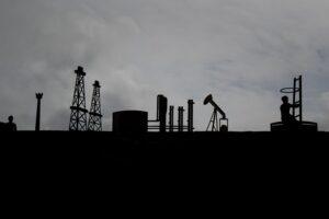 Francia quiere que Irán y Venezuela vuelvan a los mercados petroleros para aliviar la presión rusa
