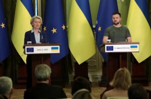 Bruselas pide para Ucrania el estatus de candidato a la UE pero fija condiciones