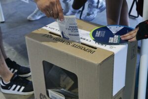 Colegios electorales de Colombia abren para segunda vuelta presidencial