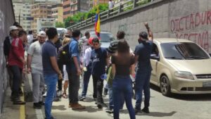 Denuncian detención de cuatro jóvenes en Chacao durante un homenaje a Neomar Lander, se desconoce su paradero