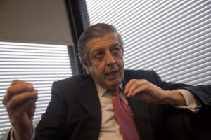 Economista considera que la privatización es la “vía rápida para resolver la crisis económica” venezolana