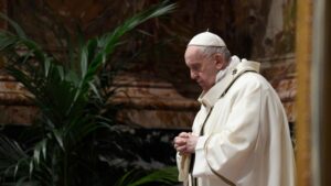 El papa Francisco vuelve a faltar a un acto tras agudizarse su dolor de rodilla