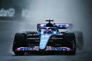 F1: Alonso se da un capricho bajo la lluvia: mejor tiempo poco antes de una clasificacin sobre mojado