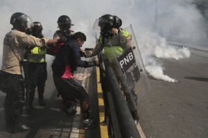 Foro Penal documenta 95 casos de tortura en Venezuela entre 2020 y 2021