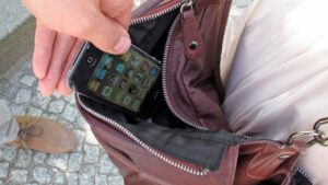 Gobierno y operadoras trazan estrategias para combatir el robo de teléfonos móviles